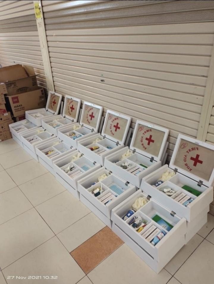 Kotak obat p3k dinding Lengkap isi Hemat A 4