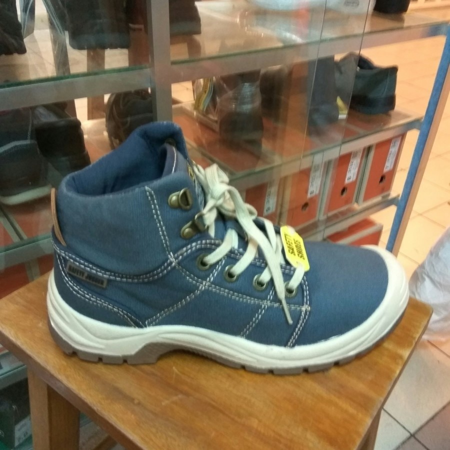 Sepatu Safety Jogger desert Biru - 38