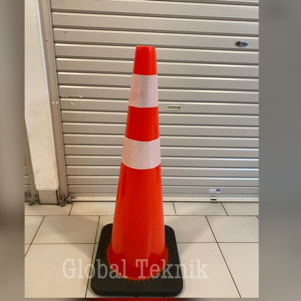 Traffic Cone 90 CM Bahan RUBBER